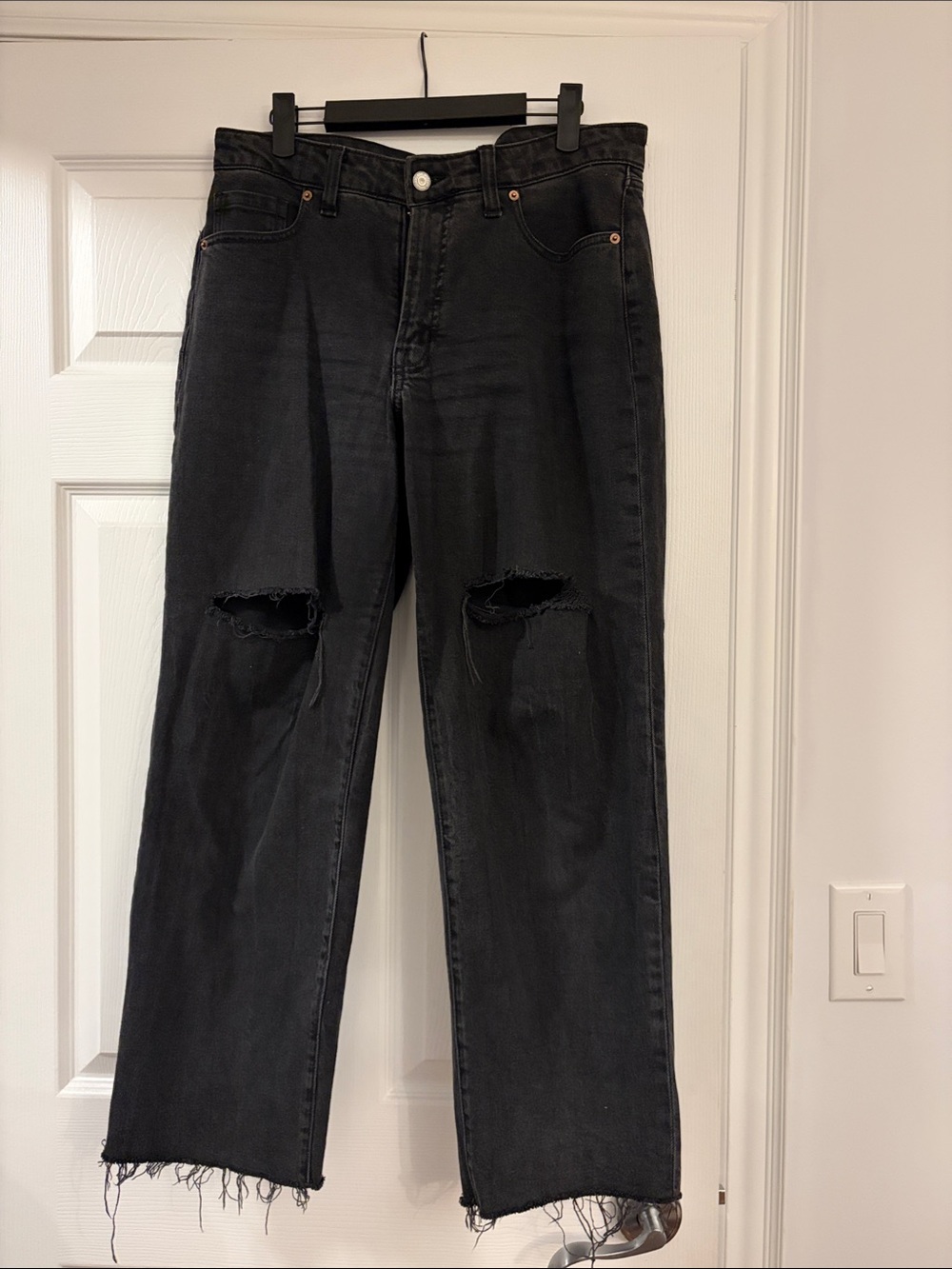 Old Navy Black Straight-Leg Distressed Jeans